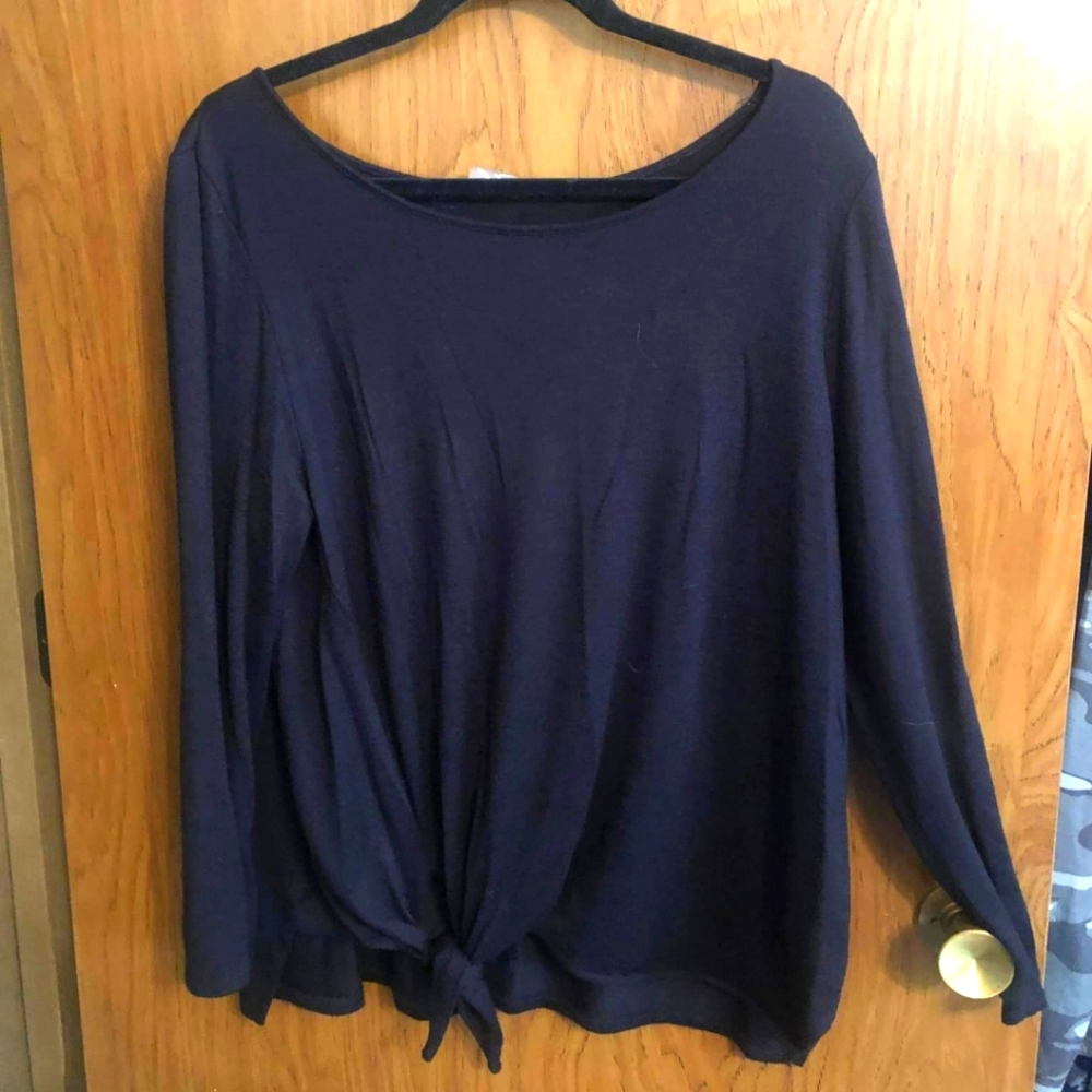 XL Black lightweight sweater with knot